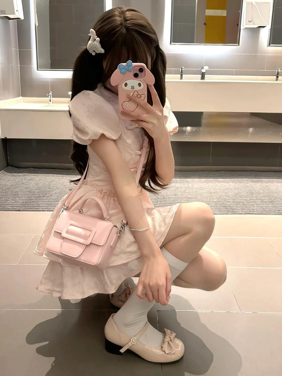 Женское мини-платье с пышными рукавами воротником-стойкой