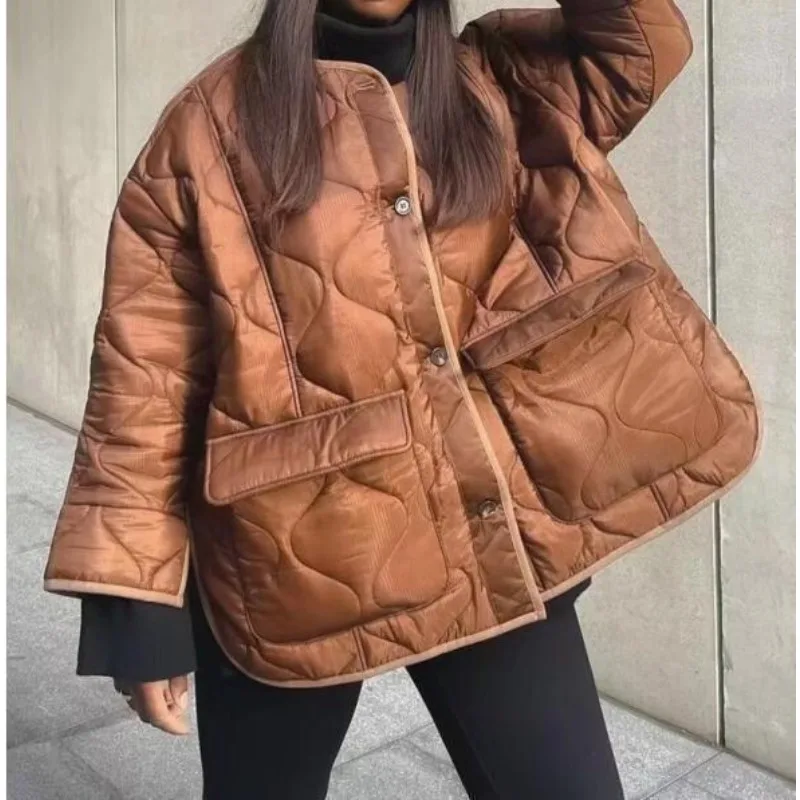 

Повседневное коричневое Стеганое пальто с защитой от ветра для женщин, Модная хлопковая куртка оверсайз с длинным рукавом и круглым вырезом, толстые теплые ватные куртки 2023