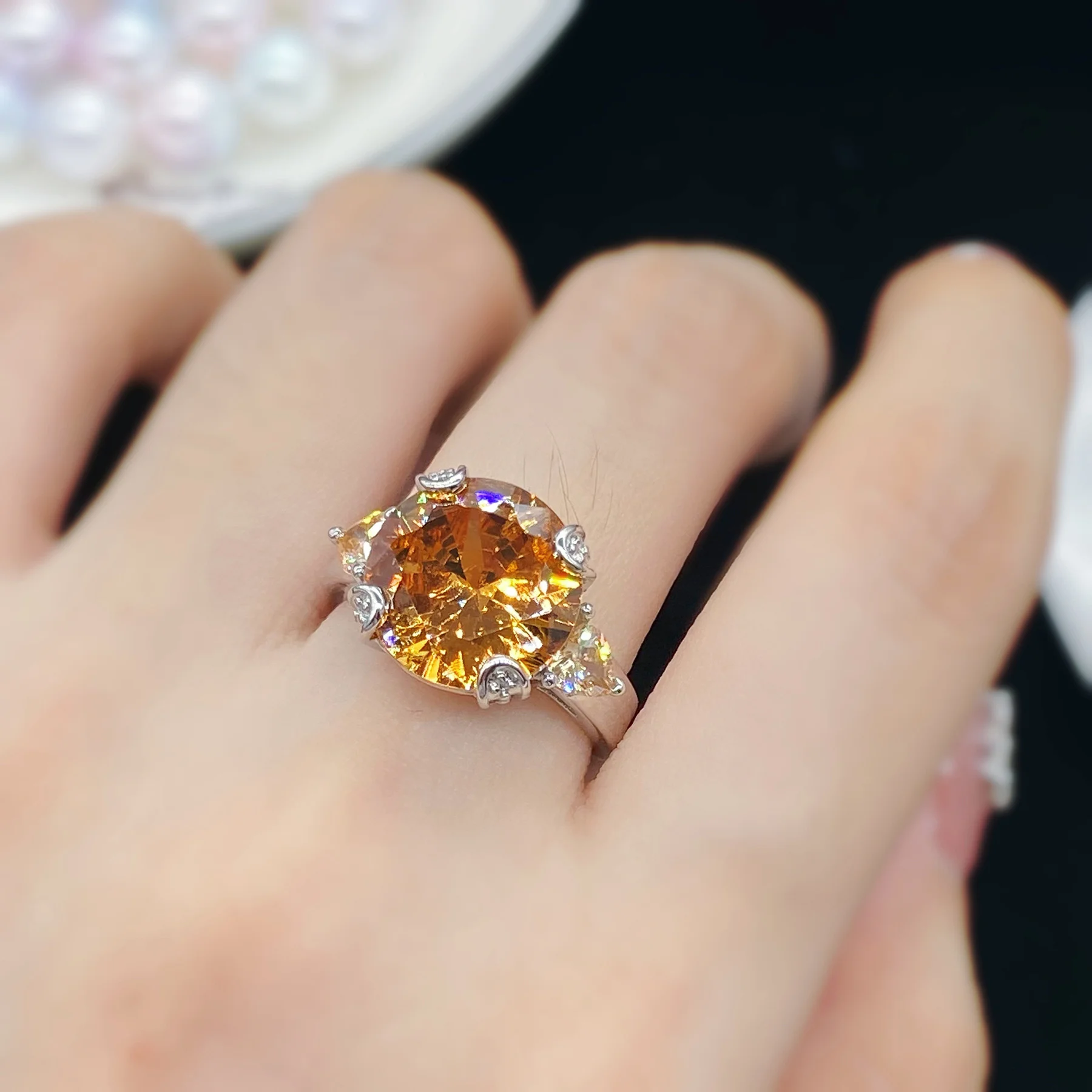 

Copy Net Red Live Broadcast New Product Simulation Champagnemoissanite Diamond Stone Opening Ring Female Living Temperament Fash