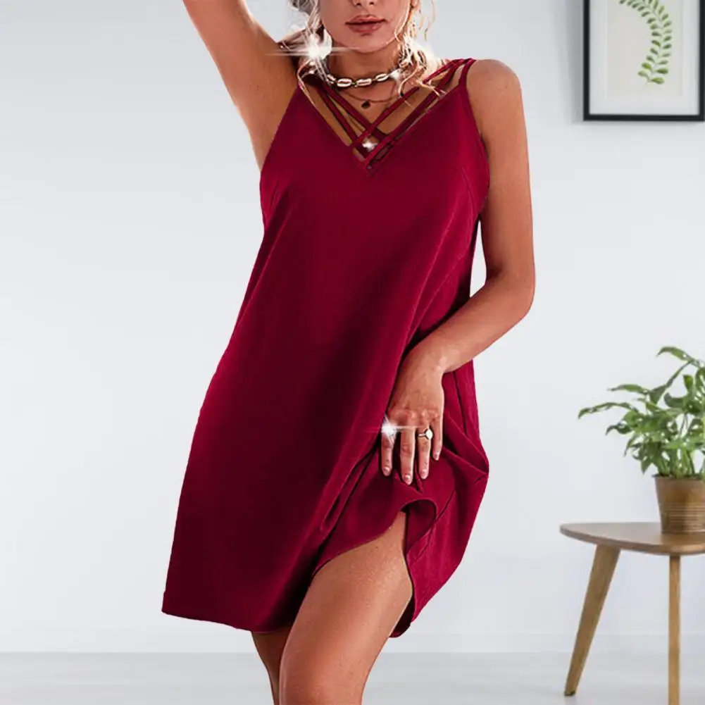 

Платье-майка на бретельках с V-образным вырезом и открытой спиной