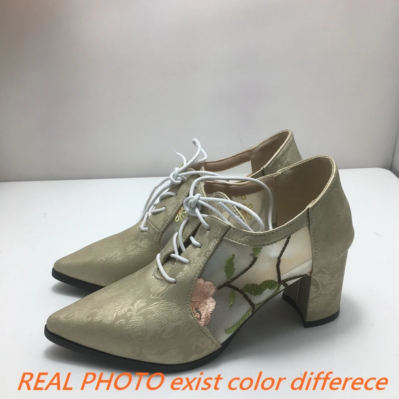 Женские туфли на квадратном каблуке 7 см с острым носком