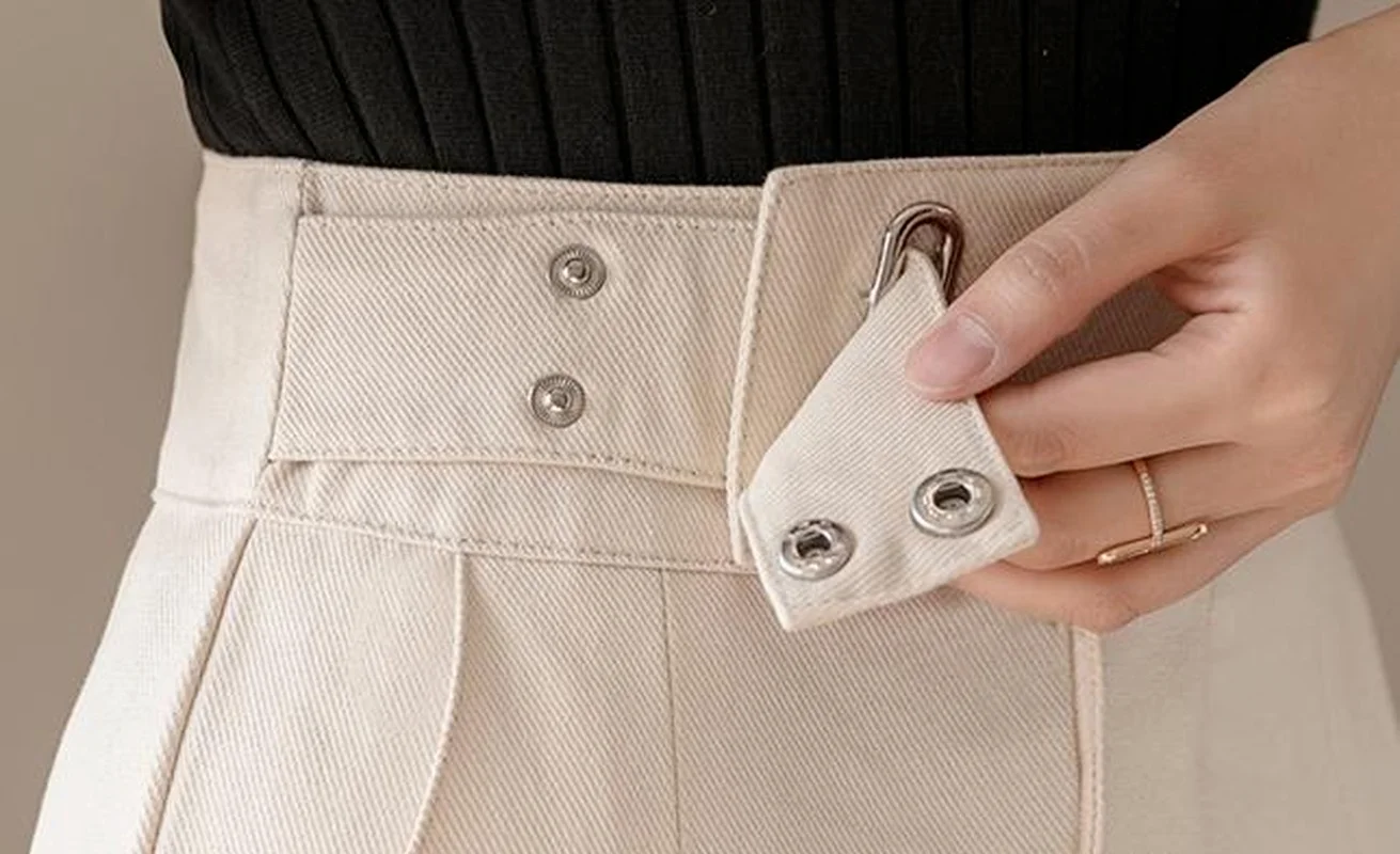 2021 Summer Women Casual Pleated Fold Elegant Shorts Korean Female High Waisted Black Beige Khaki Wide Leg Shorts Office Lady