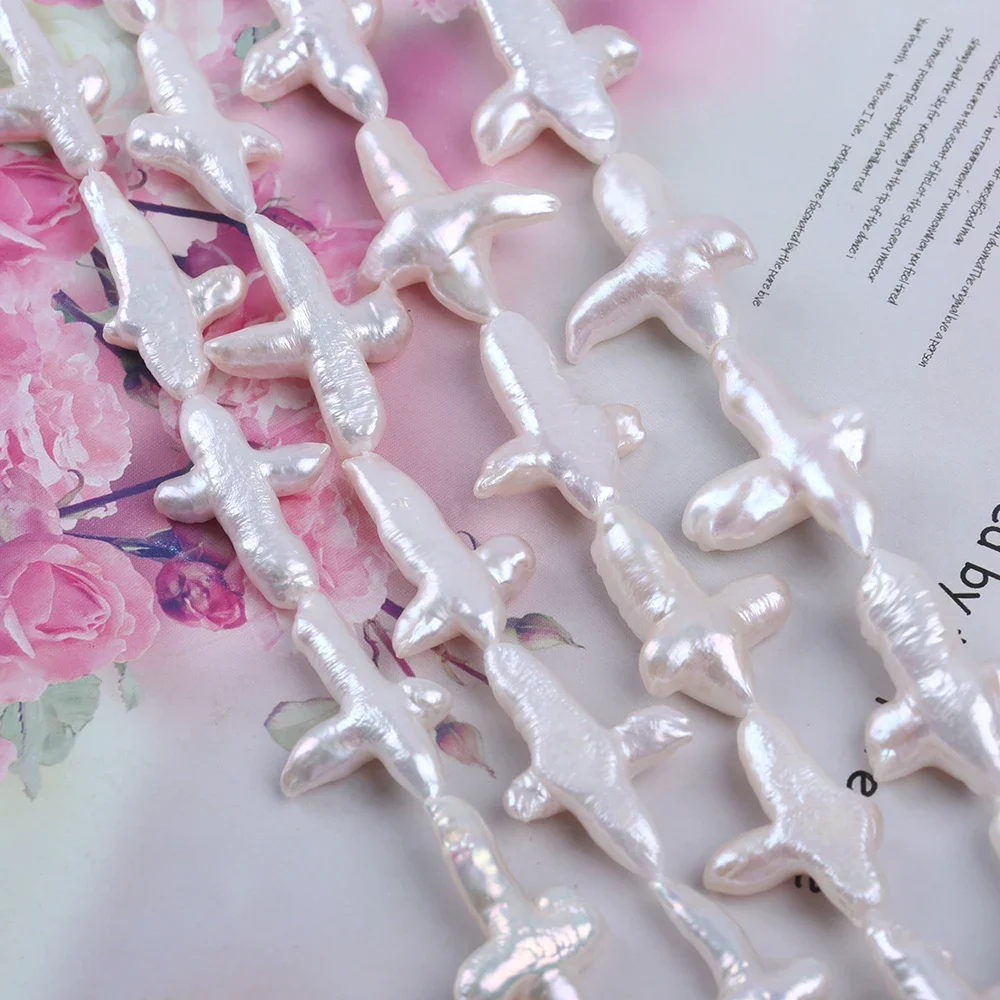 Пряди белого пресноводного жемчуга неправильной формы в форме Креста пряди с