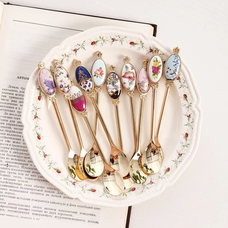 Vintage British Retro Wind Long Spoon Gold-plated Stainless Steel Coffee Spoon Milk Tea Shop Dessert Fruit Dessert Forks