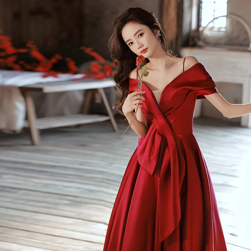 

Burgundy Spaghetti Strap Evening Dresses 2023 Sexy Backless Lace Up Floor-Length Banquet Gown Elegant Satin Wedding Party Dress