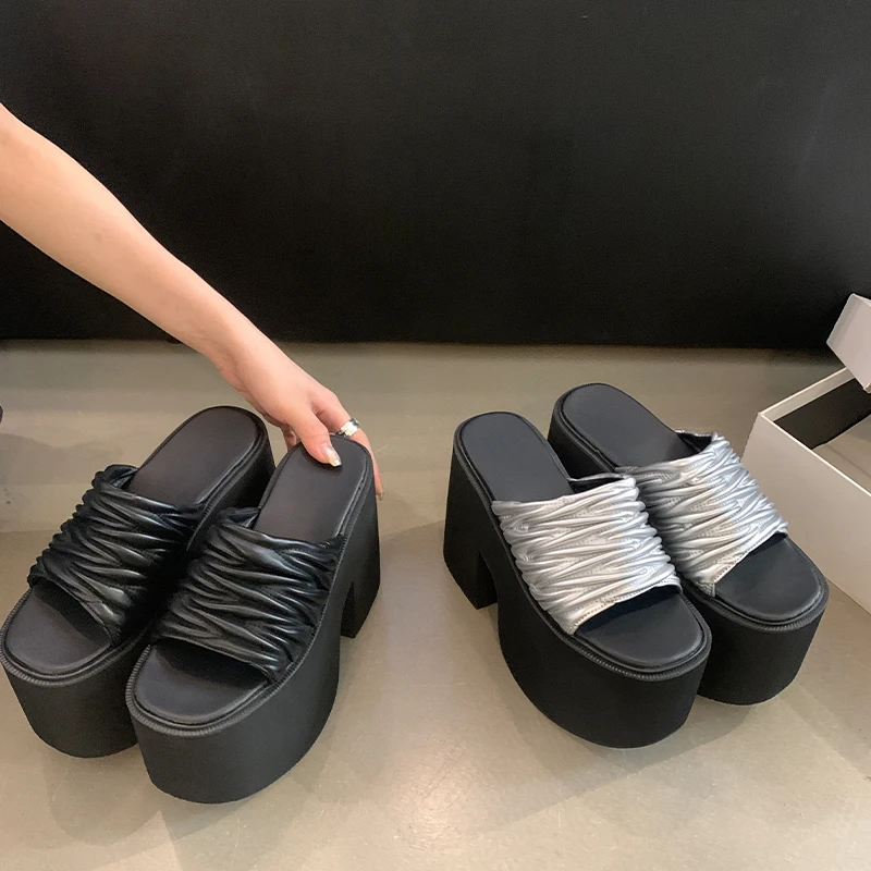 Сандалии-гладиаторы женские на массивном каблуке 13 см босоножки серебристого