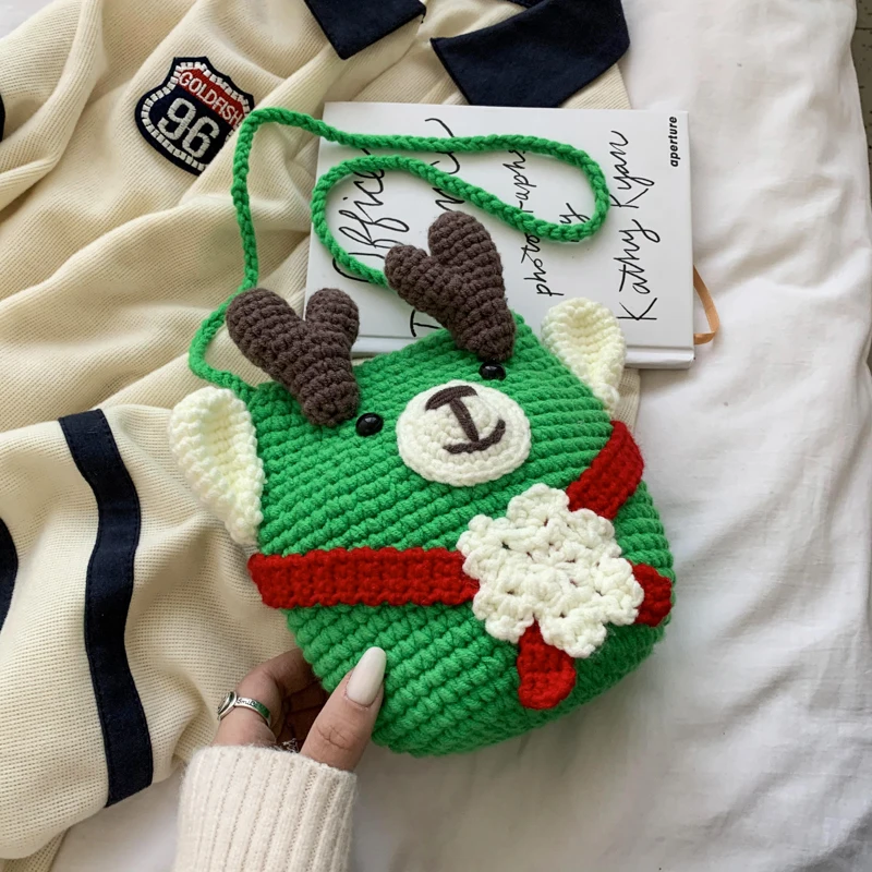 Милая маленькая круглая сумка бархатная плетеная на плечо женская простая