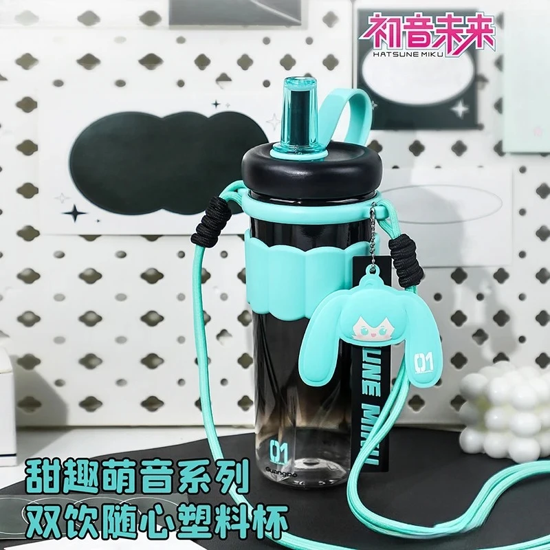 Фото Анимационная бутылка для воды Hatsune Miku, стильный дизайн, большая вместимость, креативный подарок для девочек, идеально подходит для путешествий и спорта. №1