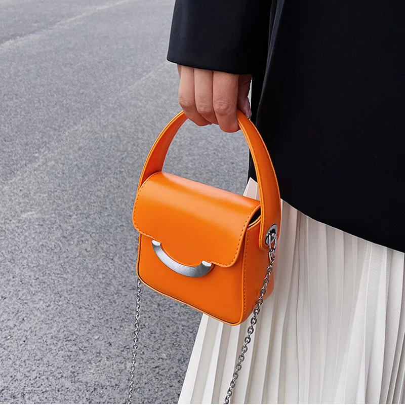 

Миниатюрные сумки через плечо из искусственной кожи на цепочке для женщин, роскошные дизайнерские сумки и кошельки, 2022, сумка на плечо карам...