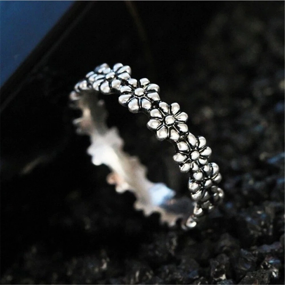 

2021 New Vintage Copper Small Daisy Ring for Women Sweet Best Friend Gift Temperament Chrysanthemum Flowers Mood Ring Wholesale