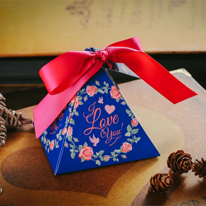 

Creative Floral Triangular Pyramid Wedding Favors love you Royal Blue Candy Boxes Bridal Shower Party Paper Gift Box 100pcs/lot