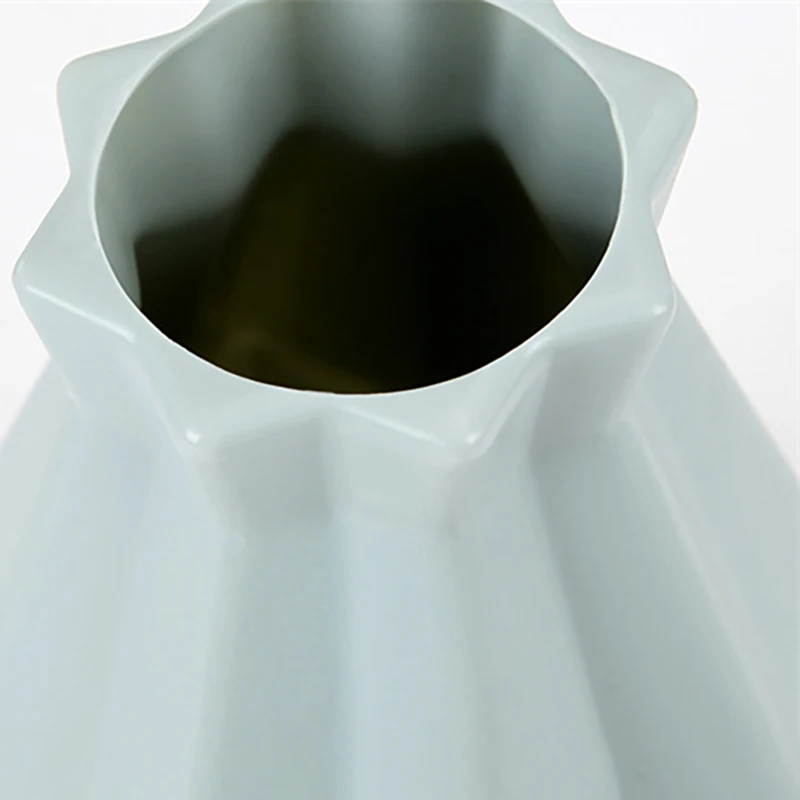 Цветочная искусственная пластиковая ваза белая керамическая корзина