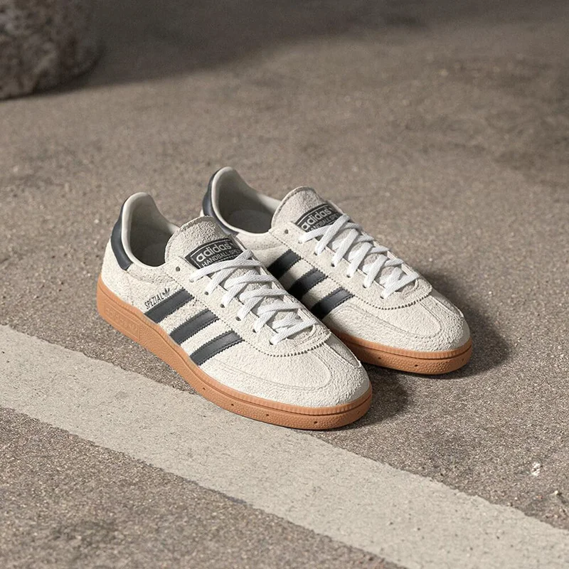 Фото Женские кроссовки IF6562 Spezial Suede Skate бежевого и черного цвета с подошвой из каучука, повседневные низкие кеды №2