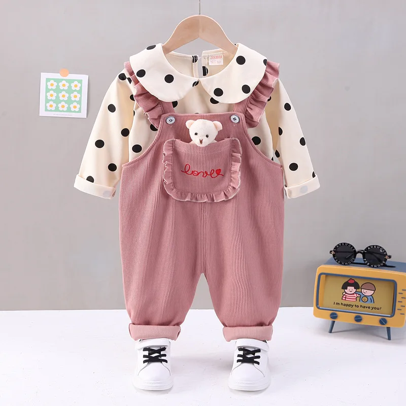 

Комплект детской одежды из топа с длинным рукавом и брюк