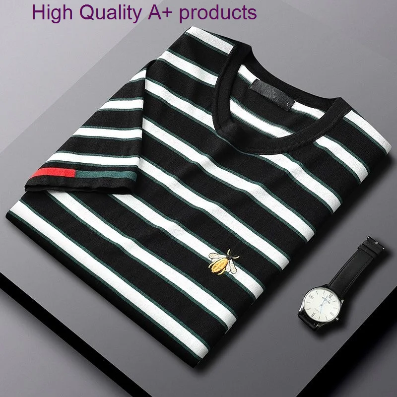 

Высококачественная Вязаная мужская футболка в полоску из ледяного шелка с короткими рукавами, летний трендовый топ с вышивкой в виде пчелы и полукруглым вырезом