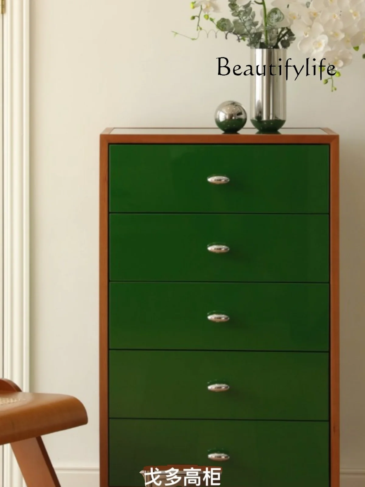 Роскошный шкафчик в стиле ретро с изображением французской строчки из массива