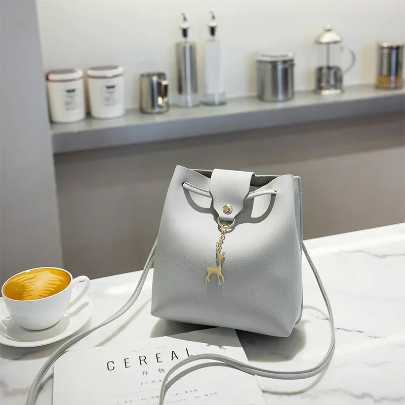 Винтажная сумка-ведро через плечо с кисточкой в виде оленя