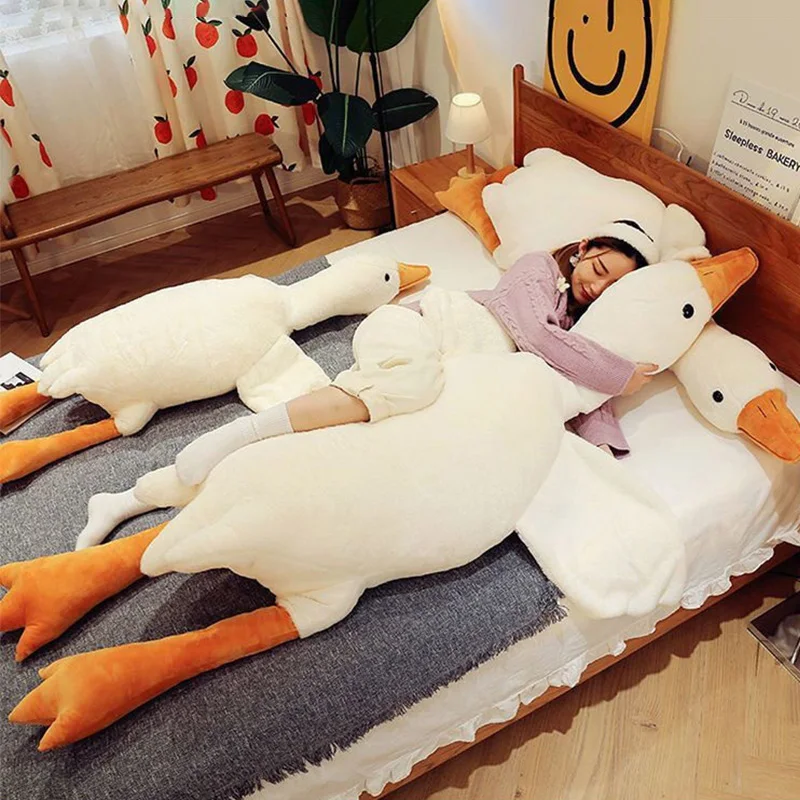 Плюшевая игрушка в виде лебедя