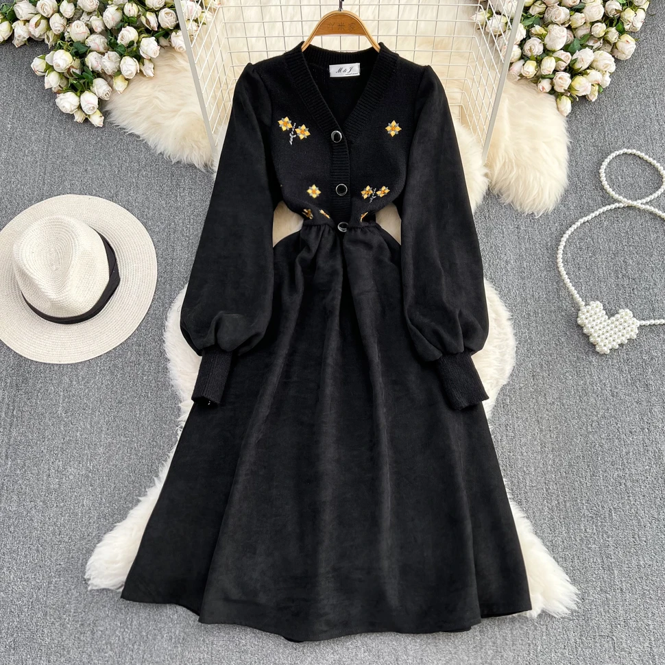 

Gentle Wind Temperament V-neck Stitching Knitting Flower Embroidery Waist Show Thin A-word Dress Elegant Skirt