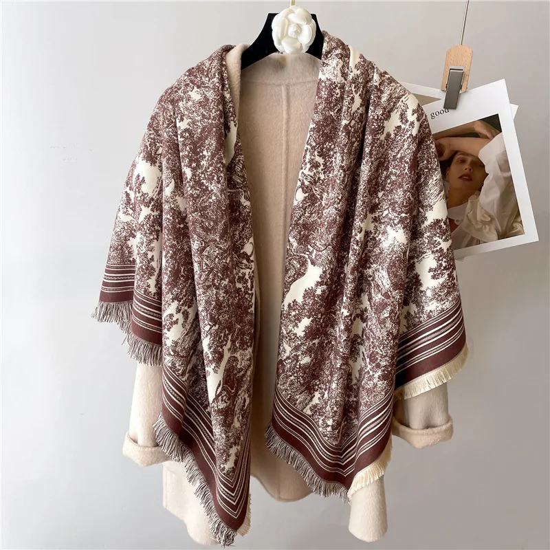 Женский квадратный шарф с кисточками осенне-зимний теплый винтажный из