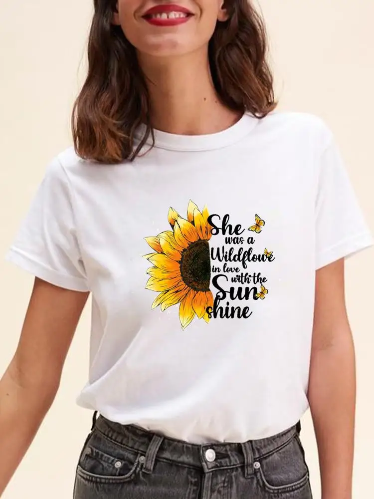 

Стильная трендовая Милая модная футболка с цветочными буквами, женская футболка с графическим рисунком, женская летняя повседневная футболка с принтом