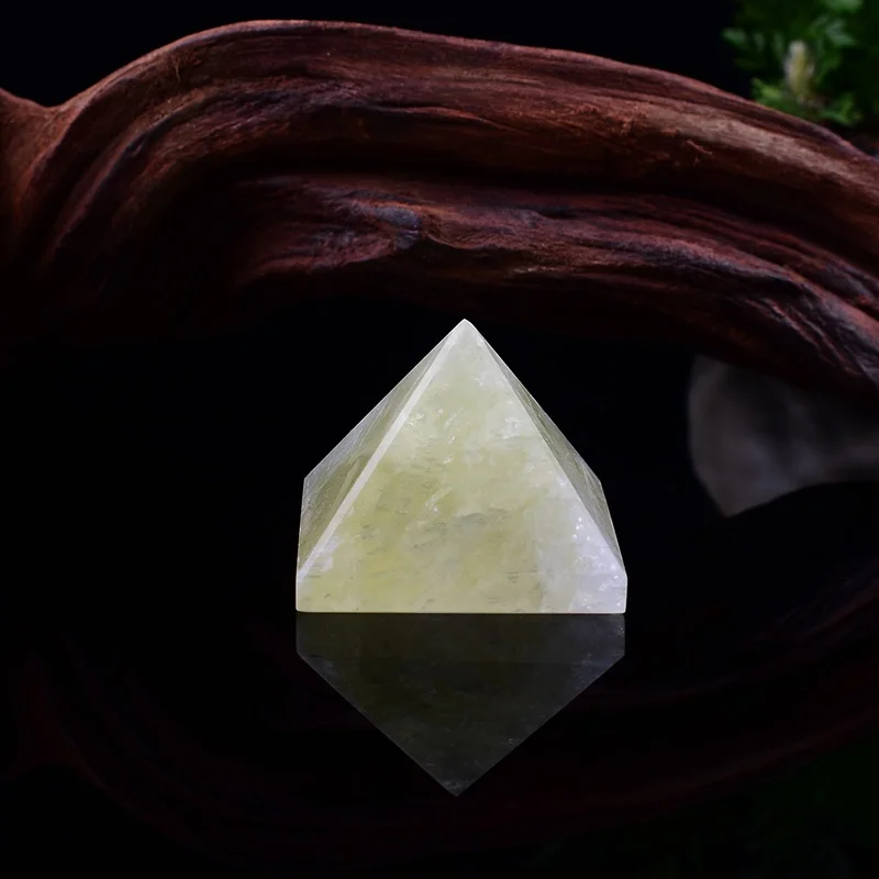 

Цитриновая пирамида из камня RYCRYSTAL