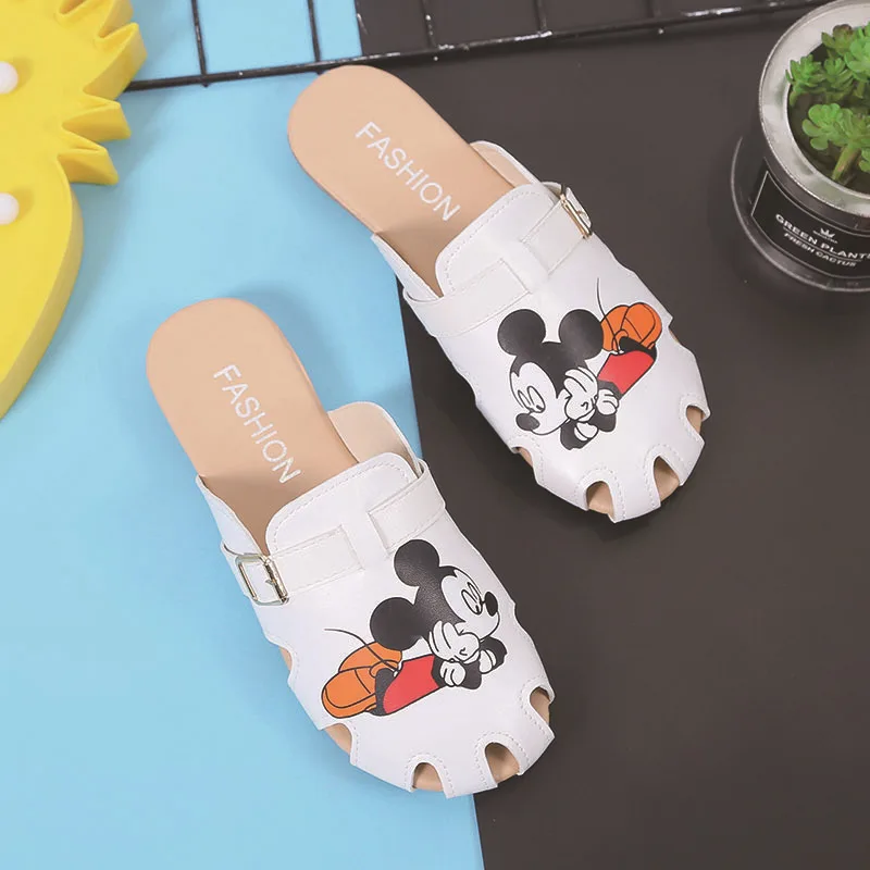 

Disney cartoon Mickey slippers female summer new wild fashion beach shoes flat sandals students Baotou half drag