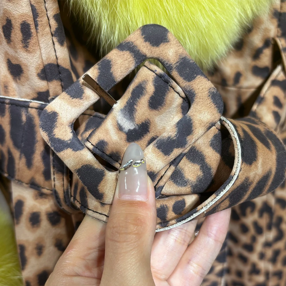 Женская кожаная куртка с леопардовым принтом |