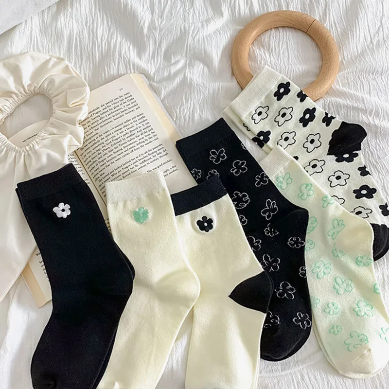 

Simple Embroidered Flowers Women Socks Sweet Korean Style Cotton Sock Woman Black White Long Cute Sock Spring Summer Soft Sock