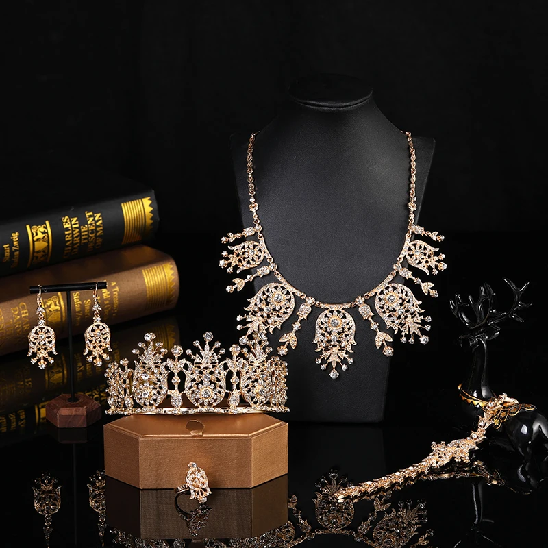 

Комплект из колье, серёг, кольца и браслета в марокканском стиле