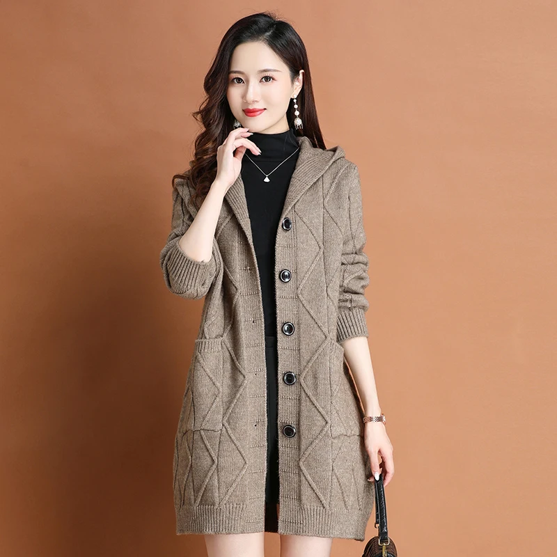 Женское трикотажное пальто с капюшоном бежевого серого и верблюжьего цветов