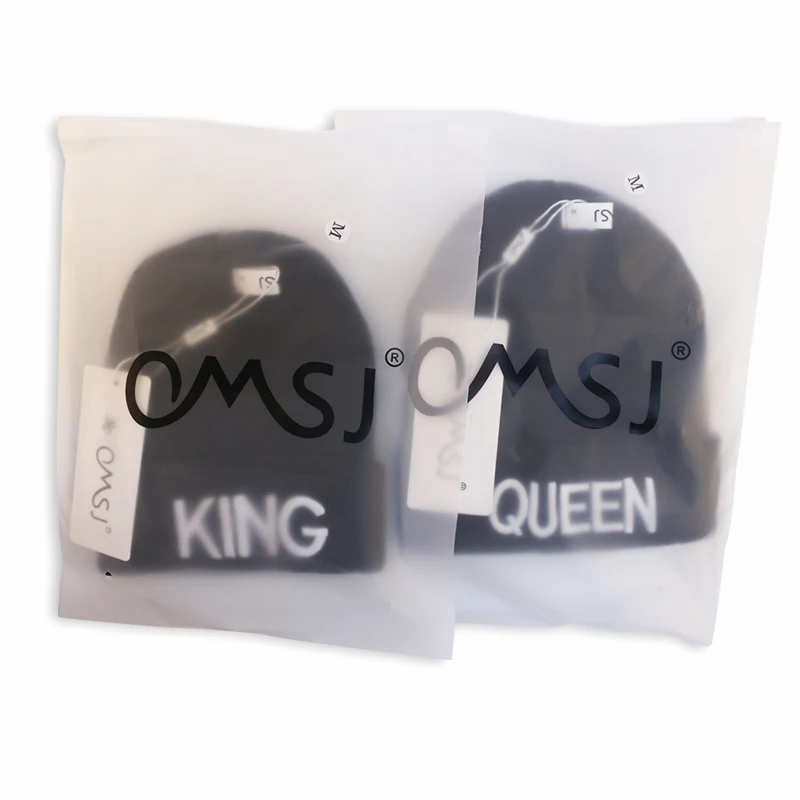 Теплая зимняя вязаная шапка с вышитыми буквами для женщин и мужчин лыжная KING QUEEN