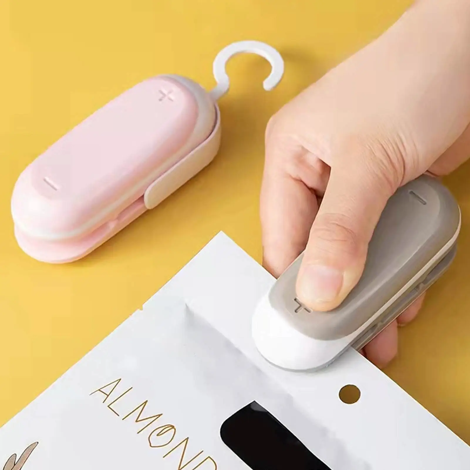 

Mini Bag Sealer 2-in-1 Portable Heat Sealers Battery Powered Handheld Vacuum Heat Sealers &Cutter For Plastic Bag Storage Food