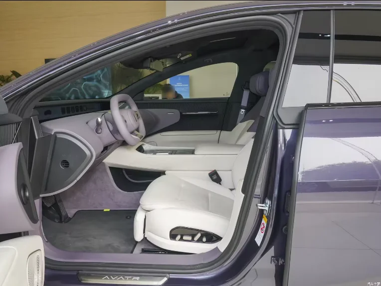 Доставка зарядных столов + горячая распродажа 2024 года Chang an Avita 12 транспортные