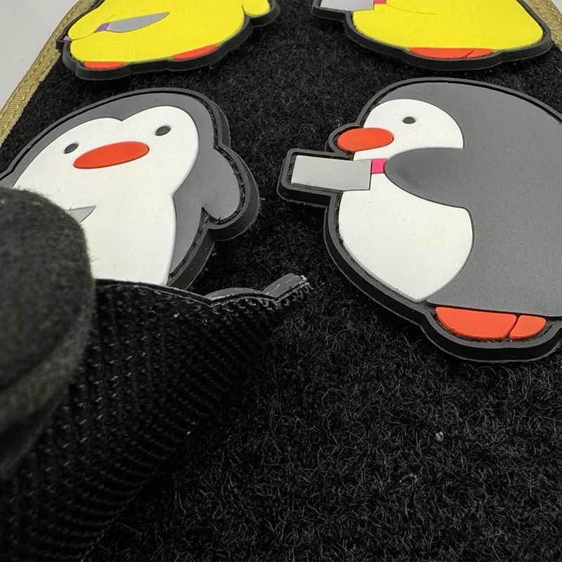 Значок для боевого духа пингвина с ножом светящиеся ночью нашивки из ПВХ