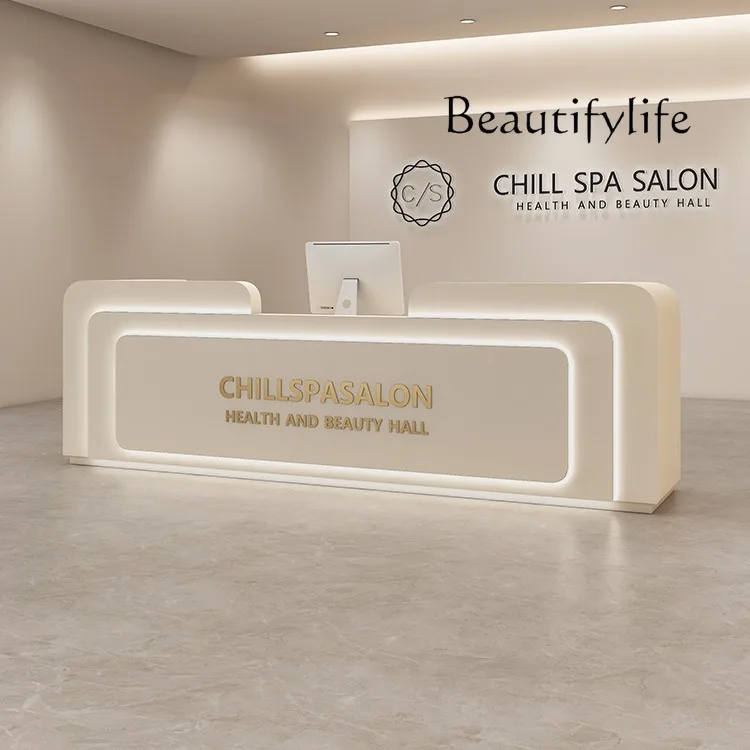 Простая современная касса для салона красоты. Оральный бар из нержавеющей стали.