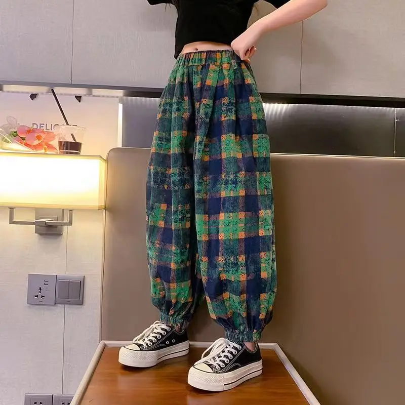 

Брюки Детские хлопковые в клетку, Брендовые спортивные штаны для девочек с принтом граффити, Длинные повседневные летние штаны для подрост...