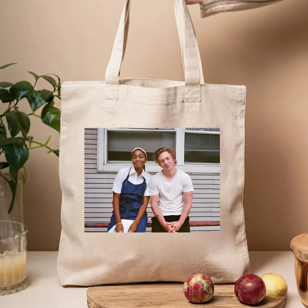 Женская сумка-тоут с изображением героев сериала Медведь