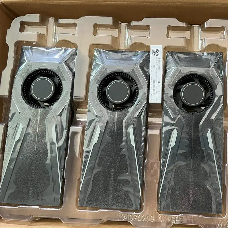 Новый оригинальный кулер для видеокарты Gigabyte RTX2080ti 70*70 мм Новый оригинальный кулер для видеокарты Gigabyte RTX2080ti 70*70 мм