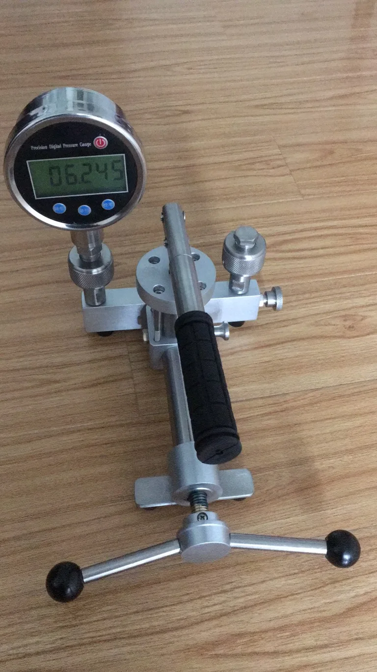 

Customized Handheld Pressure Pump Portable Gas Calibrator Relay