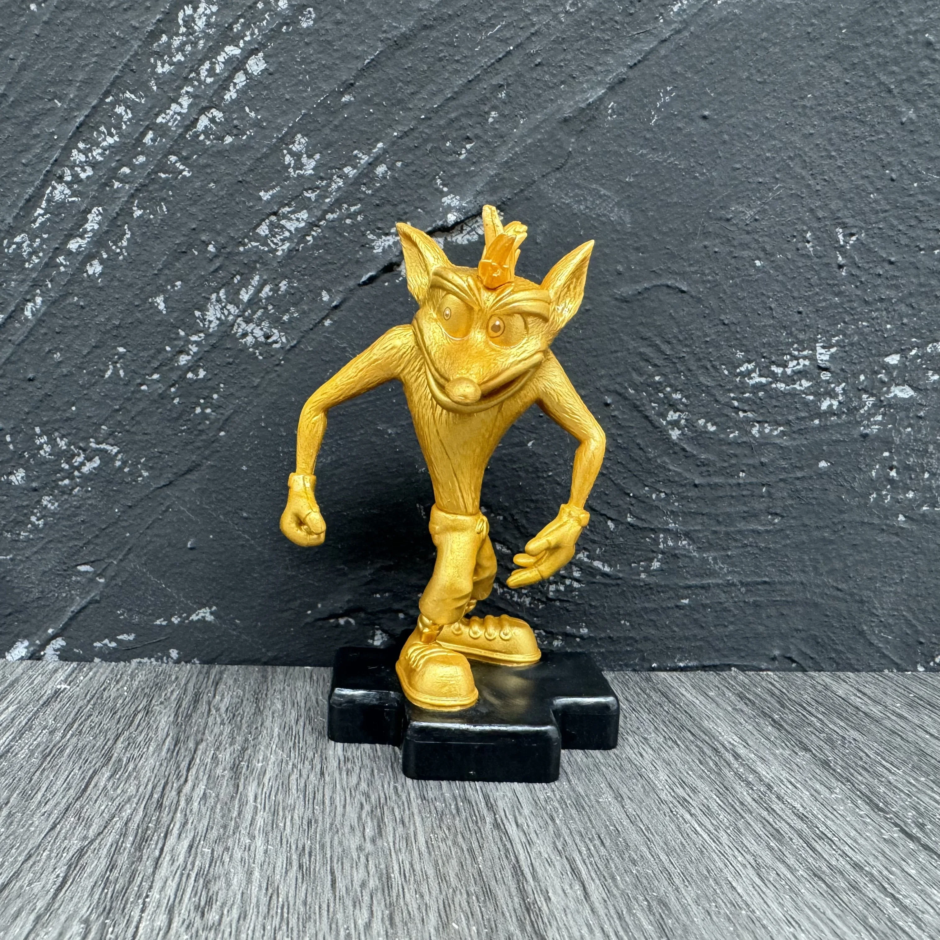 Фото Аварийная фигурка Bandicoot, модель Totaku, игрушки для детей и взрослых, коллекционный подарок, оригинальный цвет, золото, 10 см №5