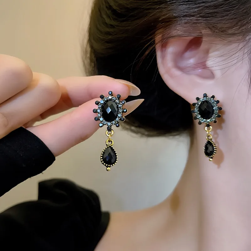 

2023 New Black Rhinestone Earrings for Women Girls Metal Accessories Vintage Elegant Long Earrings Female Trendy Jewelry Gift