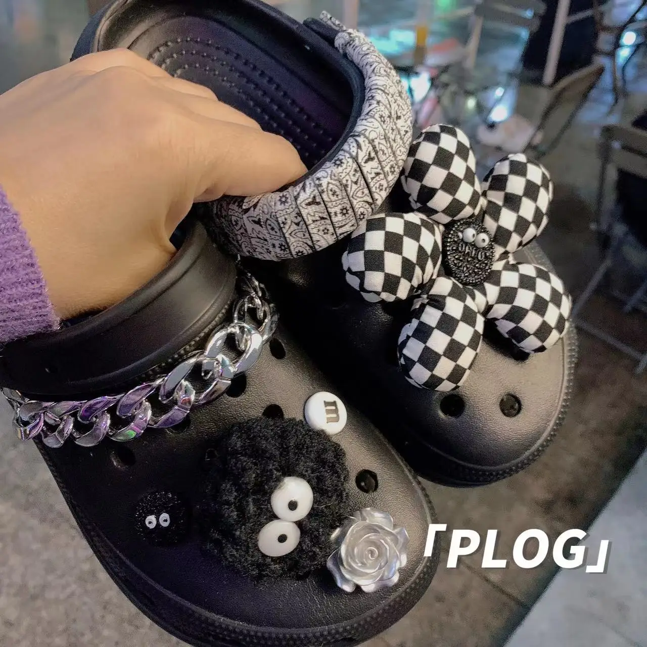 

Cute Black Briquettes Flowers Croc Charms Bundle Designer Shoe Charms DIY Adornment Clogs Sandals Accessories Decorations