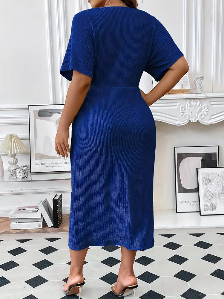 Женское платье с V-образным вырезом коротким рукавом и разрезом