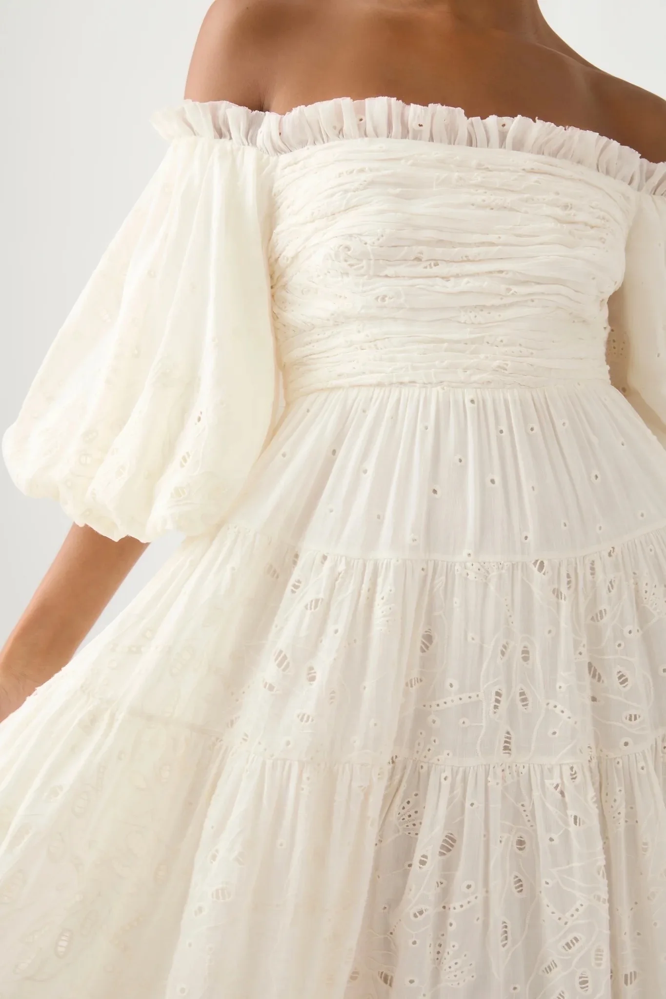 Рисунок 2 - Женское льняное платье-миди с вышивкой