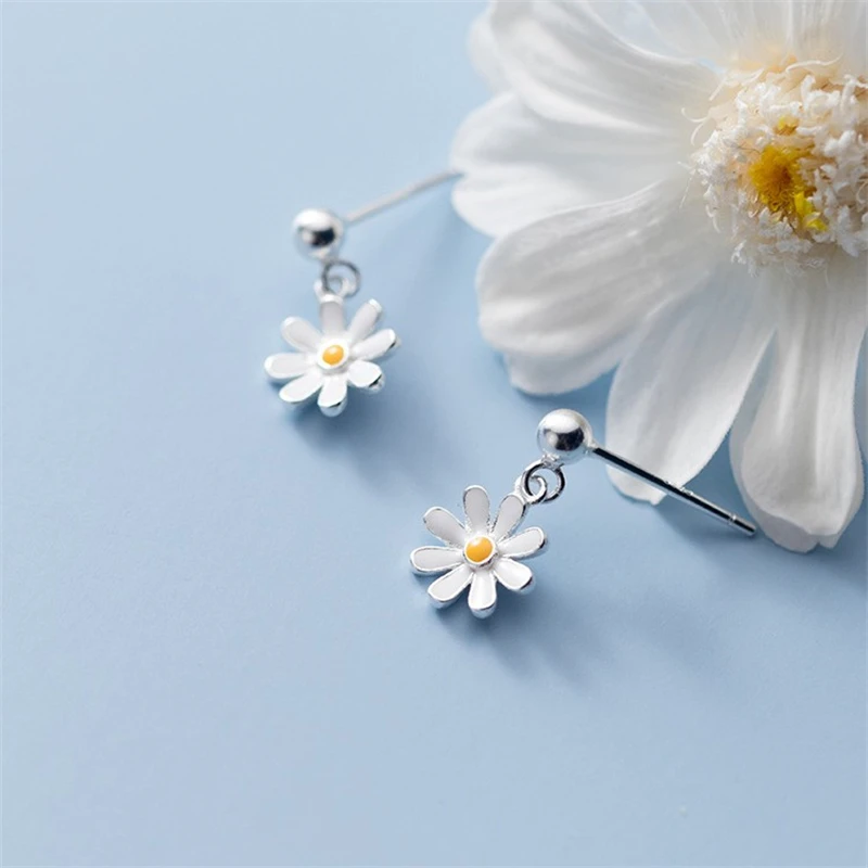 

Spring New Cute Daisy Flower Stud Earrings For Women 2023 Sweet Shell Enamel Silver Plated Earrings Korean Temperament Jewelry