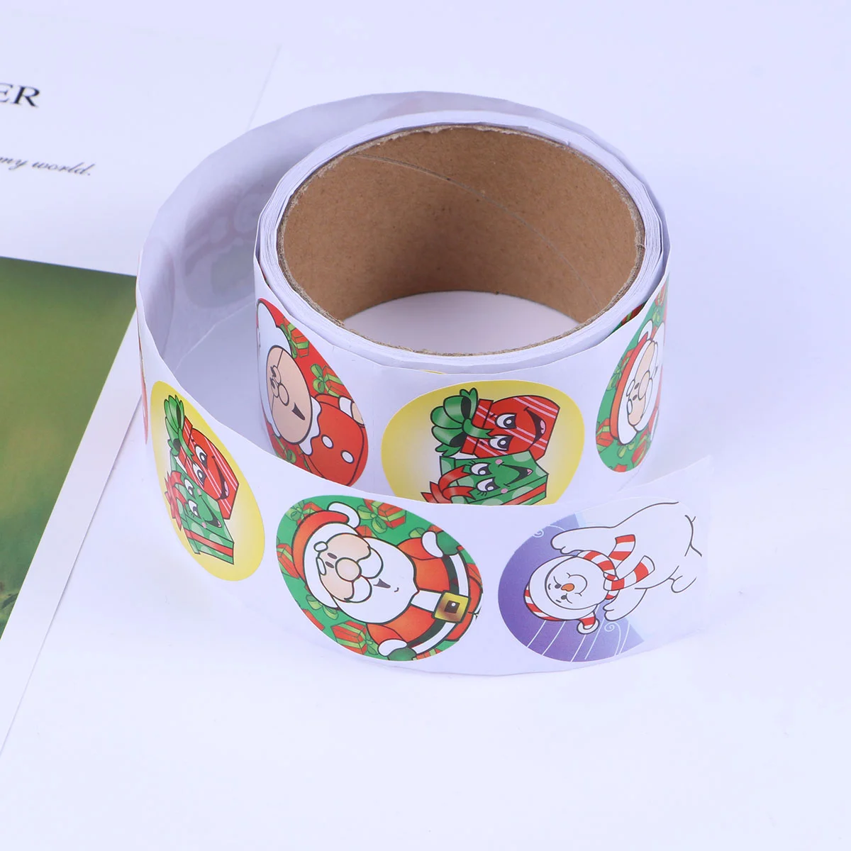 

100PCS Christmas Round Stickers Packaging Paper Label Gift Tags for Decor