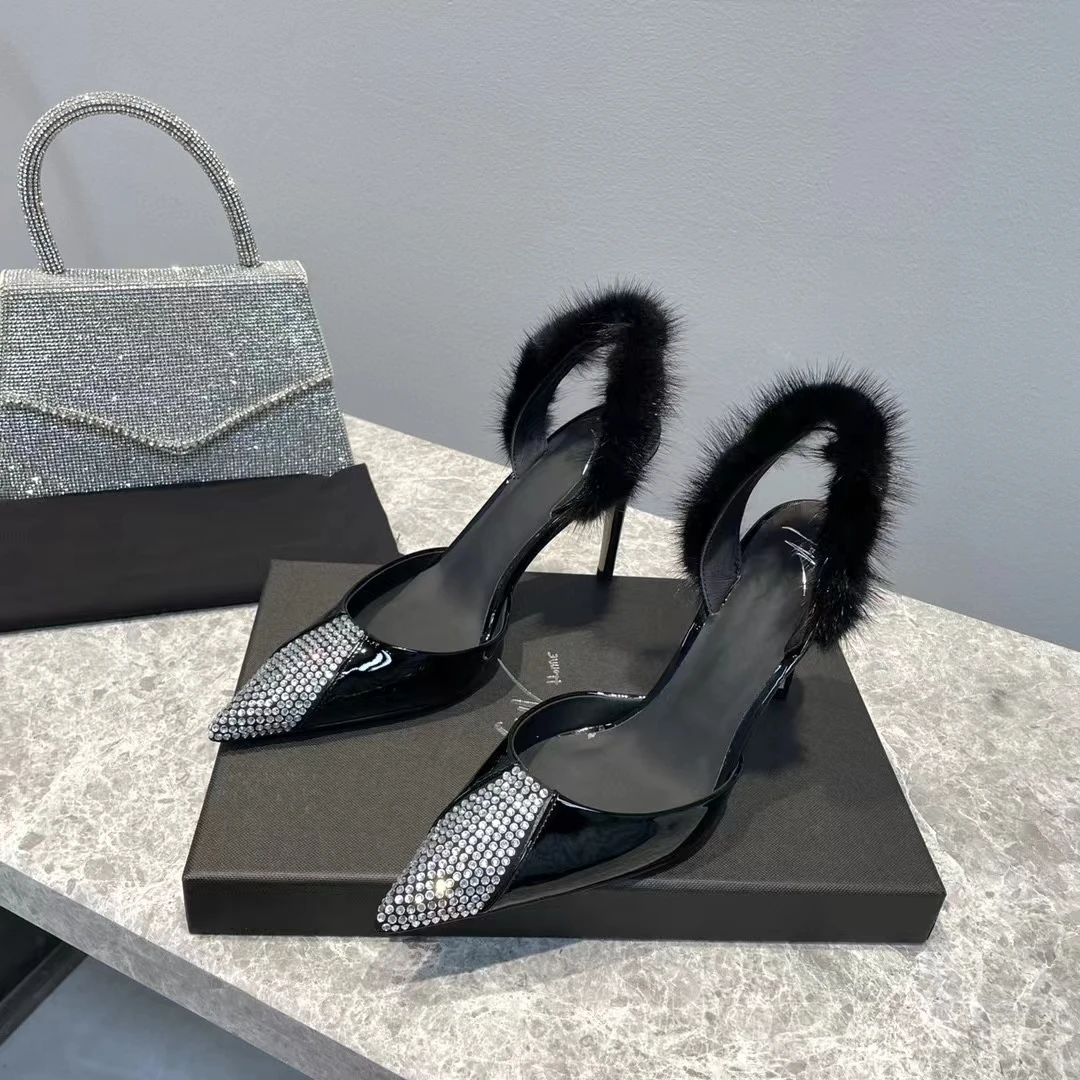 Новинка весна-лето 2023 женские черные кожаные босоножки с перьями и ремешком на