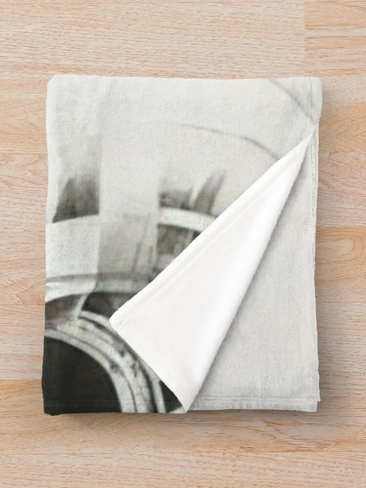 Одеяло NINTH STONE 1968 от Lee Bontecou многофункциональные одеяла Retros