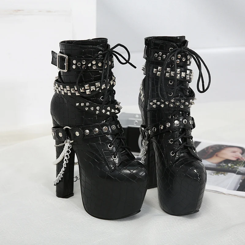 

Женские мотоциклетные ботильоны, черные ботинки на молнии с металлическими цепочками и заклепками, обувь на очень высоком каблуке и платформе в стиле панк, рок, готика, Байкерская обувь для осени